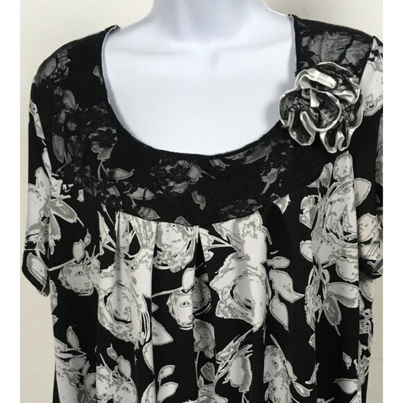 Jaclyn Smith Women Top Size 2X Black White Floral Blouse w 3D Flower on Neckline - Picture 2 of 13